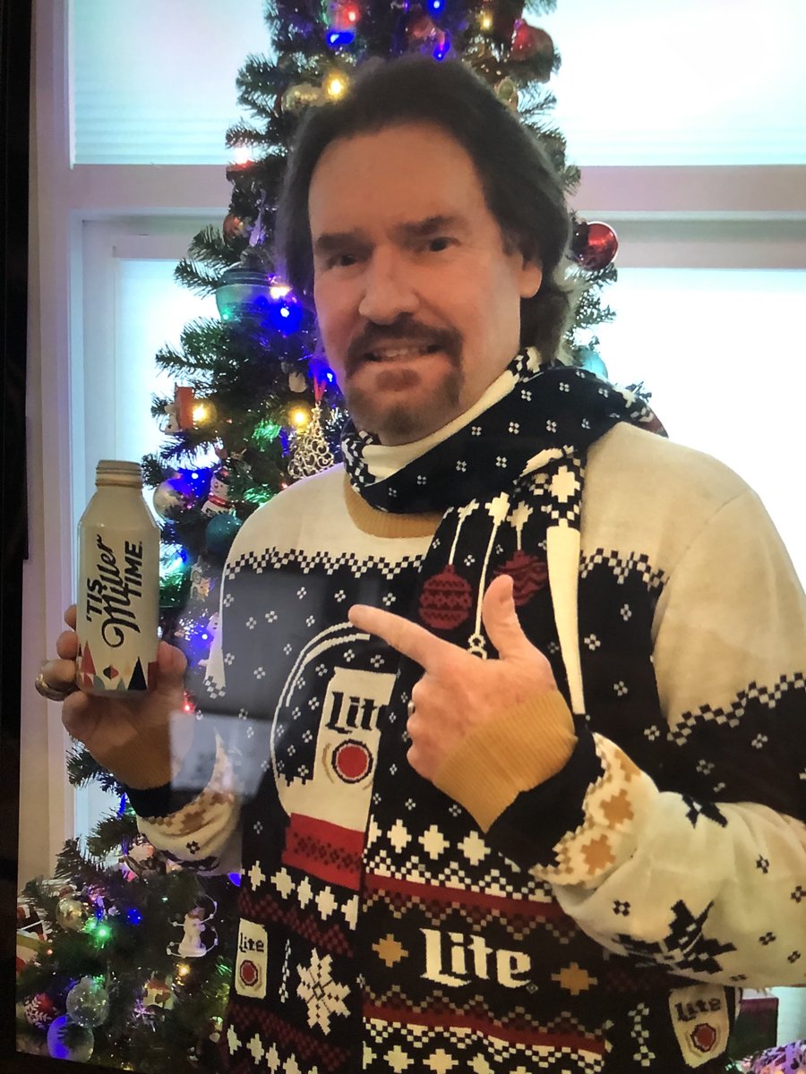 ChickenMan3010's tweet photo. ⁦@MolsonCoors⁩ ⁦@MillerLite⁩ Challenge accepted drink responsibility Merry Christmas 👊🏻🍻😎🐓⚾️ https://t.co/4RL679ugdU