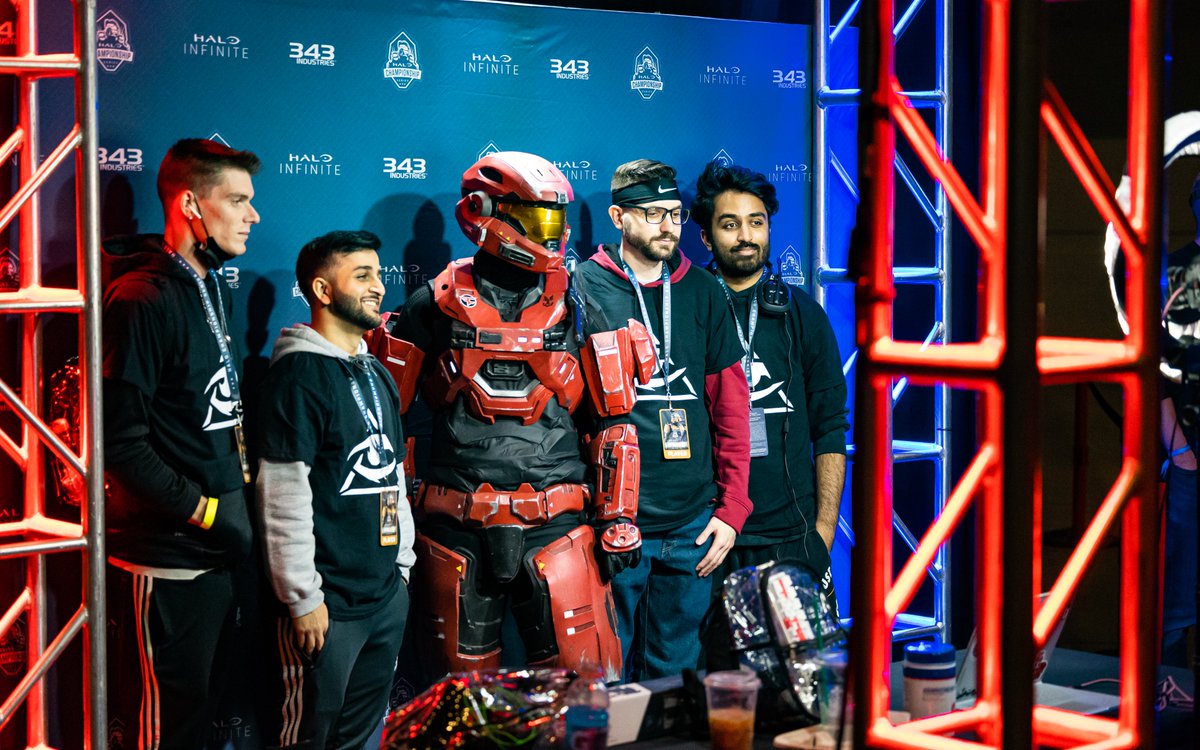 Huge shoutout to <a href="/ASTROGaming/">ASTRO Gaming</a> for leveling up players in the Open Bracket with professional team and individual photos!

Head to the photo booth near the featured stations to get yours!