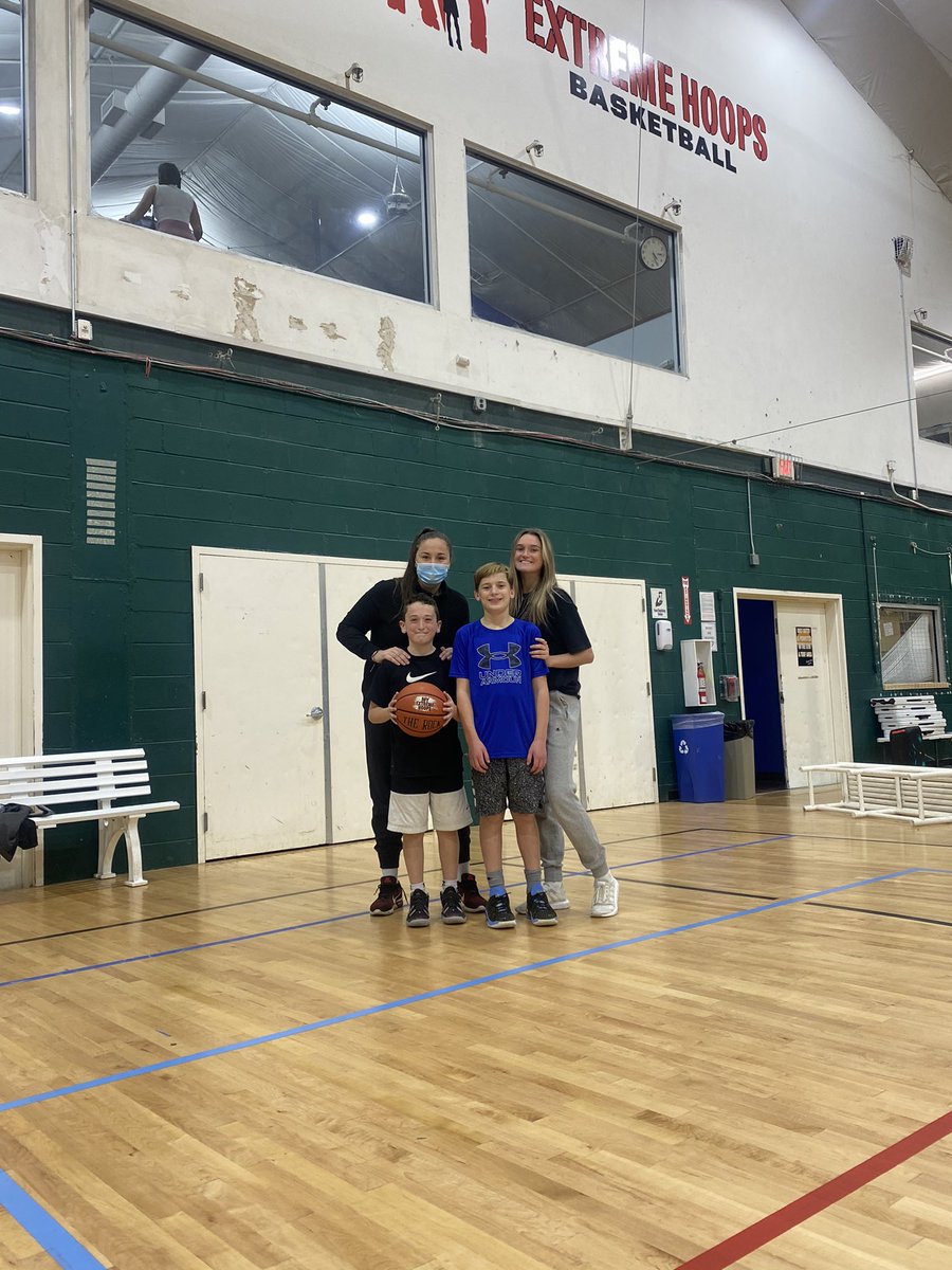 Kristi Dini (@coach_kdini) on Twitter photo Training the future of PV!! And a special visit from little sis 2020 Gold Ball MVP <a href="/kelli_venezia/">Kelli Venezia</a> home for break helping with with her little bro Joey and teammate Parker! #fam ❤️ <a href="/taravenezia/">tara venezia</a> <a href="/NY_ExtremeHoops/">NY Extreme Hoops</a> Training the future of PV!! And a special visit from little sis 2020 Gold Ball MVP <a href="/kelli_venezia/">Kelli Venezia</a> home for break helping with with her little bro Joey and teammate Parker! #fam ❤️ <a href="/taravenezia/">tara venezia</a> <a href="/NY_ExtremeHoops/">NY Extreme Hoops</a>
