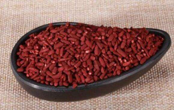 Pernah makan ANGKAK? Angkak (mandarin: hongqu 红曲) adalah beras yg difermentasi dgn ragi Monascus purpureus. Sering digunakan untuk bumbu masak, atau bahan obat2an TCM.