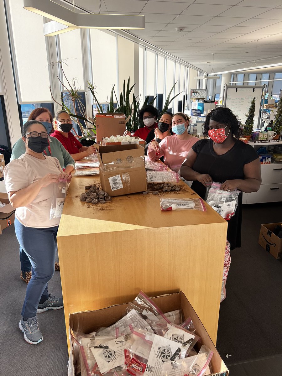 Countdown team is working hard assembling 5000 gift bags which includes STEM Kits donated by BPS STEM Department and books donated by WGBH. Get your gift-bag  when you register for BPS kindergarten in January 
bostonpublicschools.org/register