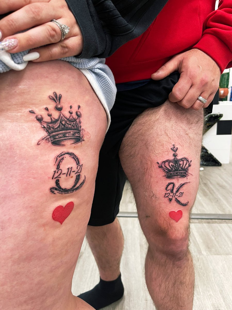 👑 King and Queen playing card matching tattoos yesterday for this lovely  couple on their honeymoon! ❤️ Love when clients give me creative freedom. ☺️, image size:900x1200