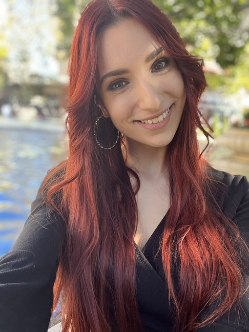 Happy weekend!! It was such a beautiful day today!☀️ https://t.co/qNpxI8pU9f