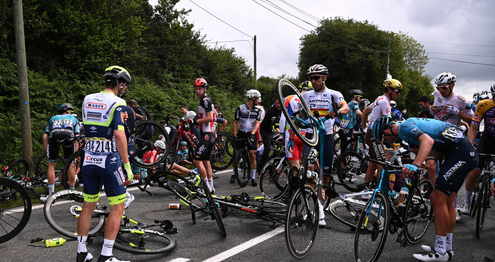 1116sen's tweet photo. “A year's worth of preparation written off.” 

Richie Porte on Tour de France crashes and crowds | https://t.co/coiyv2kVYo | #TFD2021 https://t.co/R0Yw26RBaD