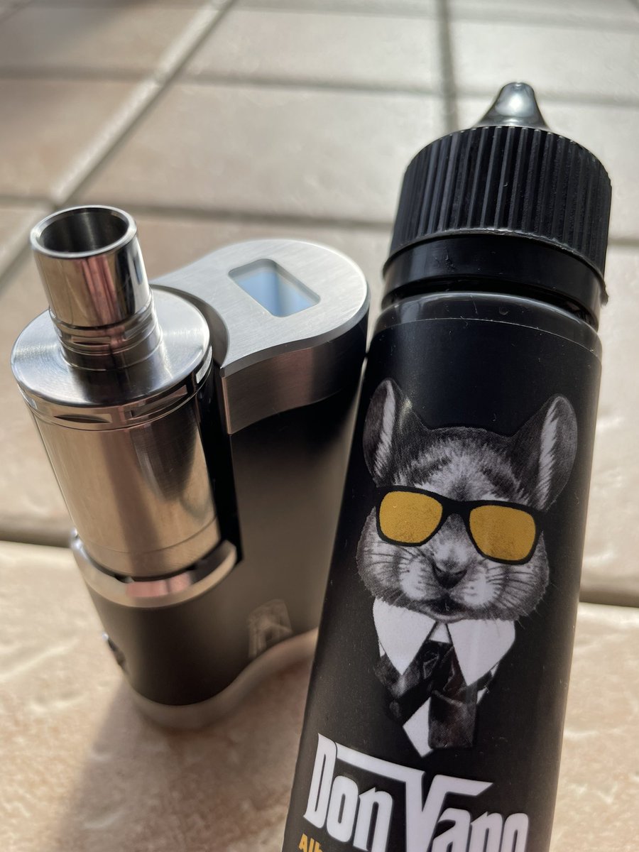 ゲキサムっ🥶🥶🥶🥶🥶🥶
天気は良いので外でVape😋
#DONVAPO
#AlbertoPassioni