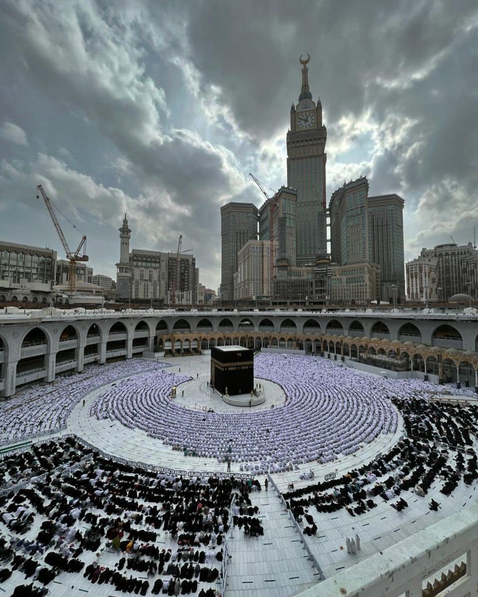 "আল্লাহ ব্যতীত তোমাদের কোনো বন্ধু ও সাহায্যকারী নেই"।

🌿🌿সূরা বাকারাহ-১০৭🌿🌿