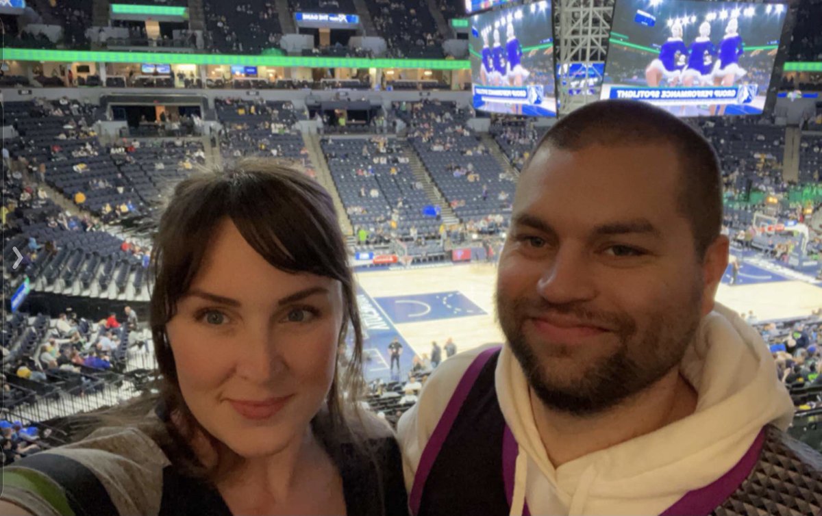 Charlie6Romeo's tweet photo. We in da BUILDING! Living that Suite life baby with @Power22R! FIRE UP WOLVES 🔥 🐺 🌲 #PackPix #WolvesRun #GoPupsGo #MINvsLAL https://t.co/bxU0xbN1nT