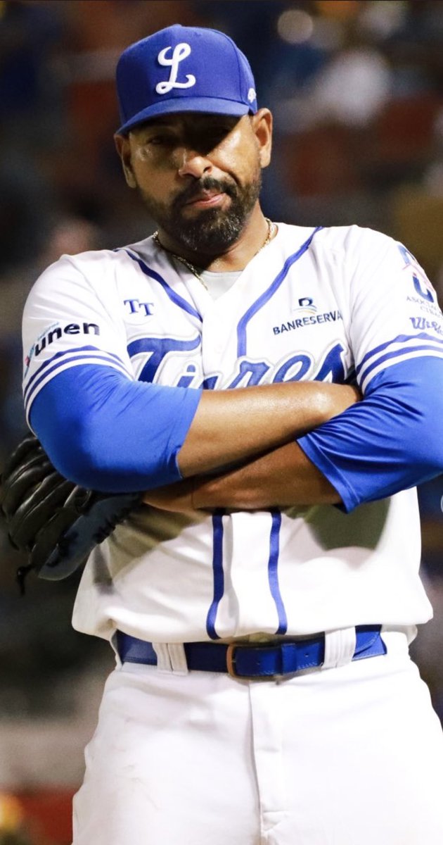 César Valdez ganó la triple corona de pitcheo de la liga dominicana 
<a href="/TigresdelLicey/">Tigres del Licey</a> <a href="/CesarMValdez/">Cesar Valdez</a>