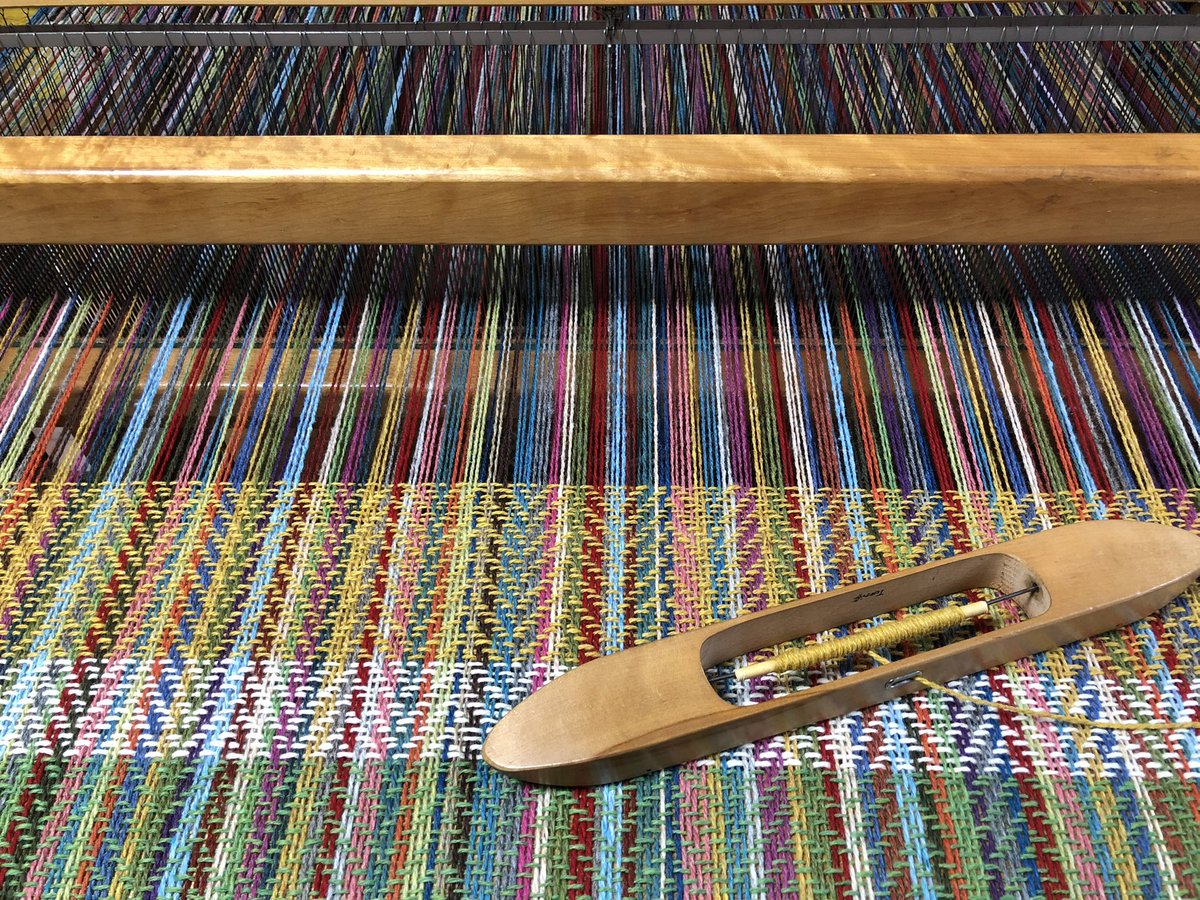 久々ツイートついでに近況。
最近は羊毛のことばかり考えていて紡いだり織ったりの日々。仕事はリモートだし自宅に篭りっぱなしで平日は全く外に出ない生活。
インドア満喫。
こういうの作ってるよ。
#羊毛 
#手織り
#手紡ぎ