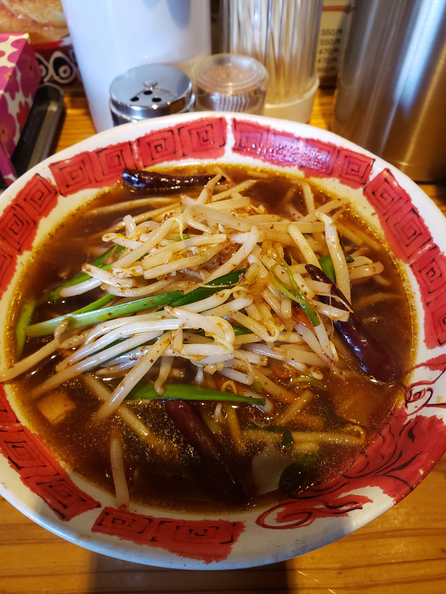響楓 はじめての 麺屋遼太郎 しかも一番乗りw またかっ おすすめの あかまる麺 1辛にしてみた もやし ニラのひとくち目でむせたwww あ っ 辛いけどおいしい でも2辛はきっと無理ね 私は 引き際 を知っているおとななの ごちそうさまで