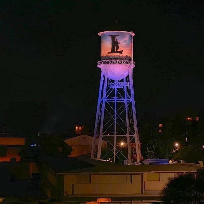 debbbrindley's tweet photo. How awesome does this look 😈❤😍 Reposted? Reposted from @anoxlou the #night #anoxlou #turned the #warner #brother #studio #watertower into #lucifer #warnerbros #backlot #lucifer6 #season #six an #original anoxlou #photograph - https://t.co/VinHEGprW4 https://t.co/CHQYnUE9GH