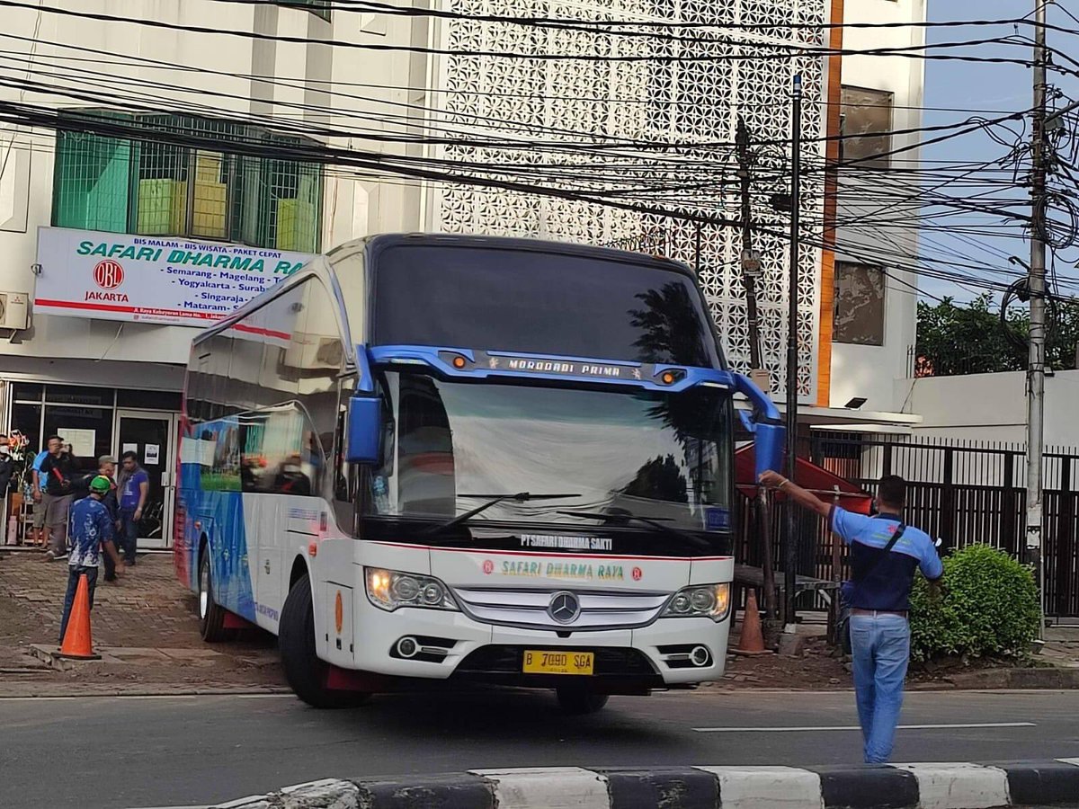 Line perdana angkatan pagi dari Barat tujuan Sukorejo Ngadirejo Parakan Temanggung Magelang Muntilan Jogja