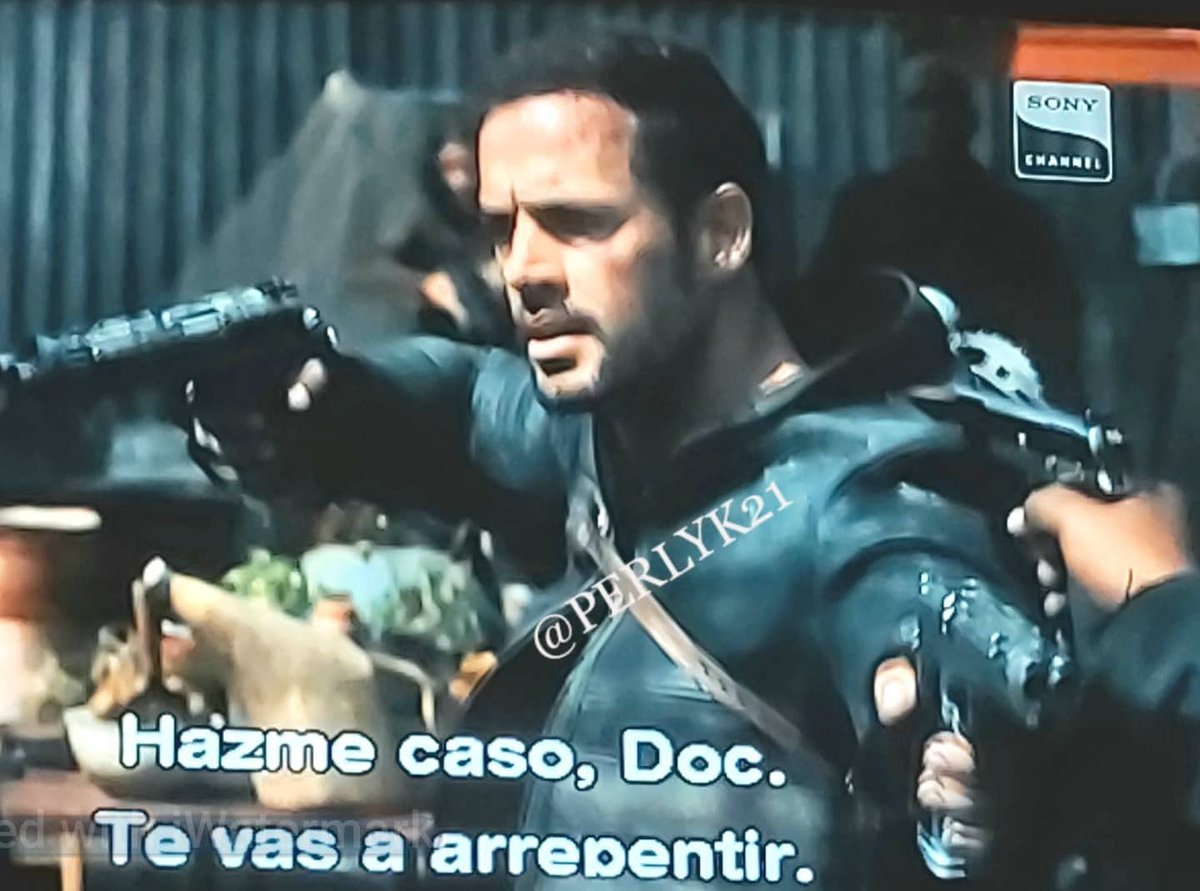 perlyk21's tweet photo. Mira @willylevy29 lo que encontré... #residentevilfinalchapter Disfrutándote a full como #Christian 💕❤💕❤👏👏 https://t.co/5gBdXQm3zR https://t.co/gjJEAXgzrT