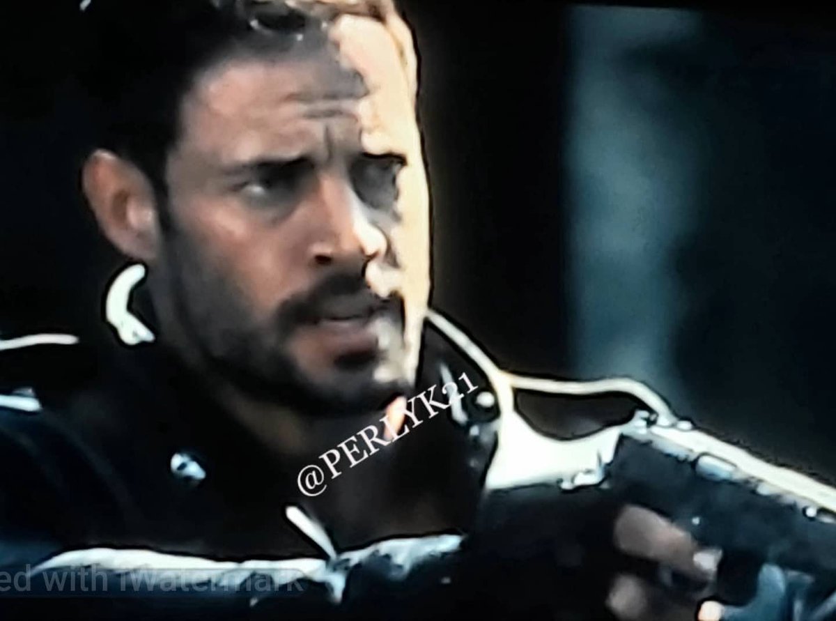 perlyk21's tweet photo. Mira @willylevy29 lo que encontré... #residentevilfinalchapter Disfrutándote a full como #Christian 💕❤💕❤👏👏 https://t.co/5gBdXQm3zR https://t.co/gjJEAXgzrT