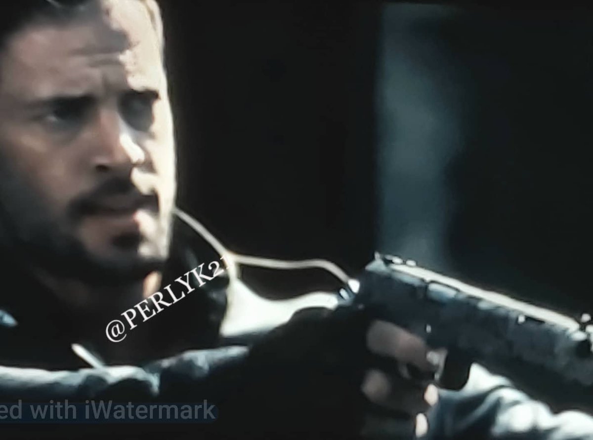 perlyk21's tweet photo. Mira @willylevy29 lo que encontré... #residentevilfinalchapter Disfrutándote a full como #Christian 💕❤💕❤👏👏 https://t.co/5gBdXQm3zR https://t.co/gjJEAXgzrT