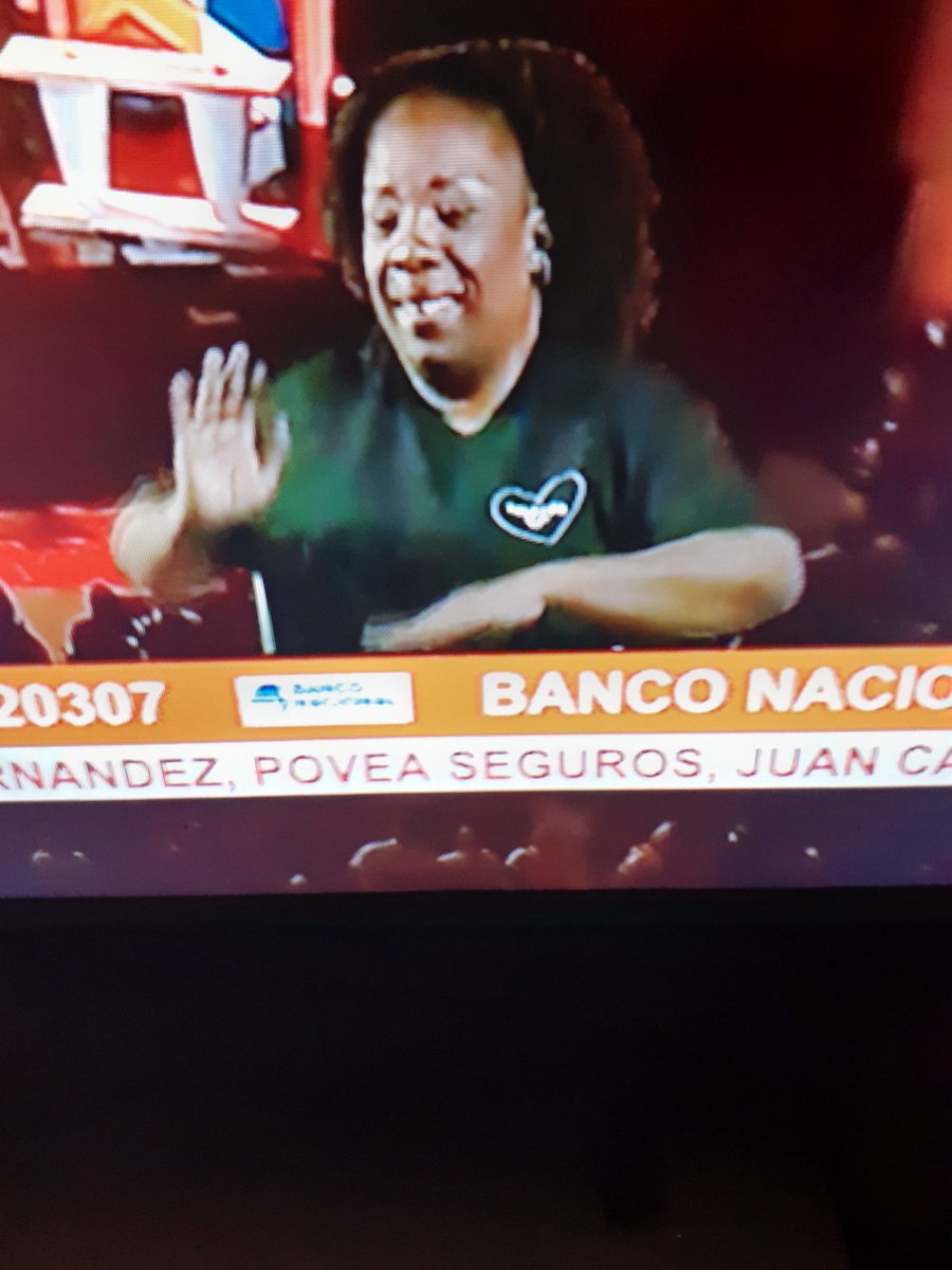 La mejor intérprete que he visto y no se si es porque le tocó la salsa, coñooo, le metió azuuucar.