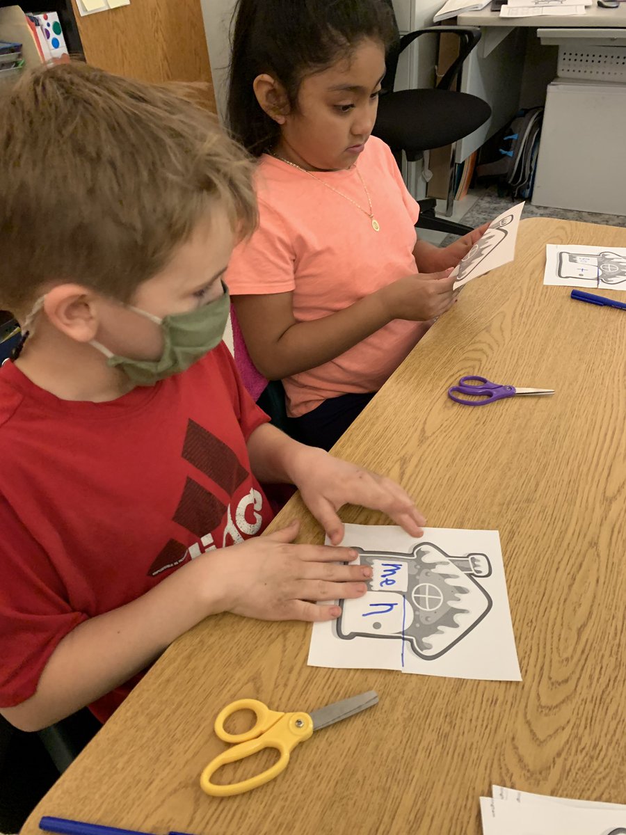 We used gingerbread houses to create open &amp; closed syllables. #soarlikeahawk #wsdlearns #imse