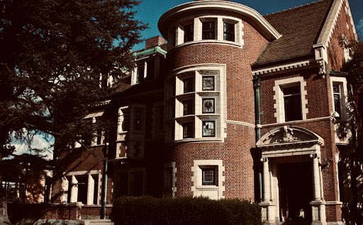 AHSWITCHRPG's tweet photo. ⠀
⠀ — 𝓜𝚄𝚁𝙳𝙴𝚁 𝓗𝙾𝚄𝚂𝙴
⠀      Maison abandonnée par ces derniers occupants, elle est officiellement inhabitée, mais offre un toit à la famille Hale. Meute puissante de loup garous. Des loup garous solitaires s’y retrouvent, ainsi que des présences fantomatiques. https://t.co/RAp3E4RGzi