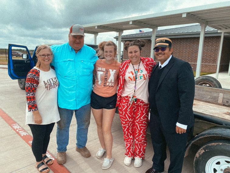 _coach_nelson_'s tweet photo. perks of being a elementary teacher……… P O L A R  E X P R E S S / P J  D A Y ! https://t.co/5byAVfvqNC