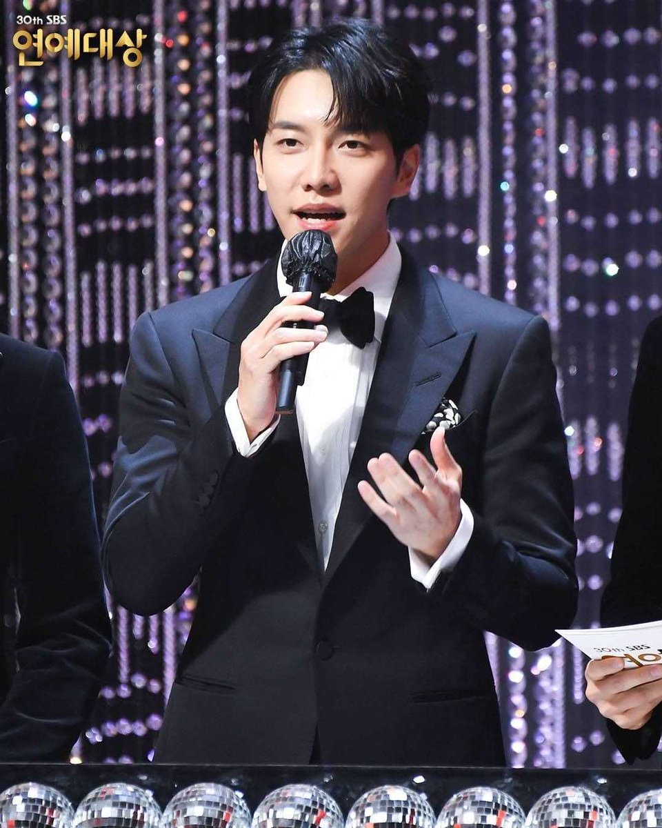 2021 SBS Entertainment Awards 8.35 PM (KST) 
Streaming Links:
🔗sbs.co.kr/live/S01?div=l…
🔗tvniu.com/channel/sbs.ht…
🔗aqstream.com/sbs/SBS-Stream…

#LeeSeungGi #이승기