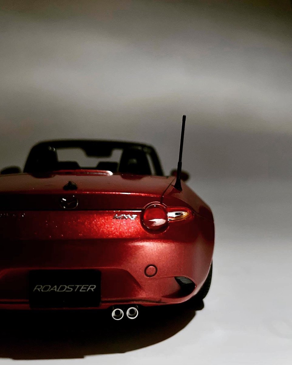 EKaBNd3tUMBpWTP's tweet photo. 伝説の名車!
将来、ロードスターが似合う様な
大人になりて〜😎
#MAZD #ロードスター
#ロードスターのリアバンパー大好きな人と繋がりたい
#カーモデル
#今年作った模型晒そうぜ https://t.co/D8Xs42JV8g