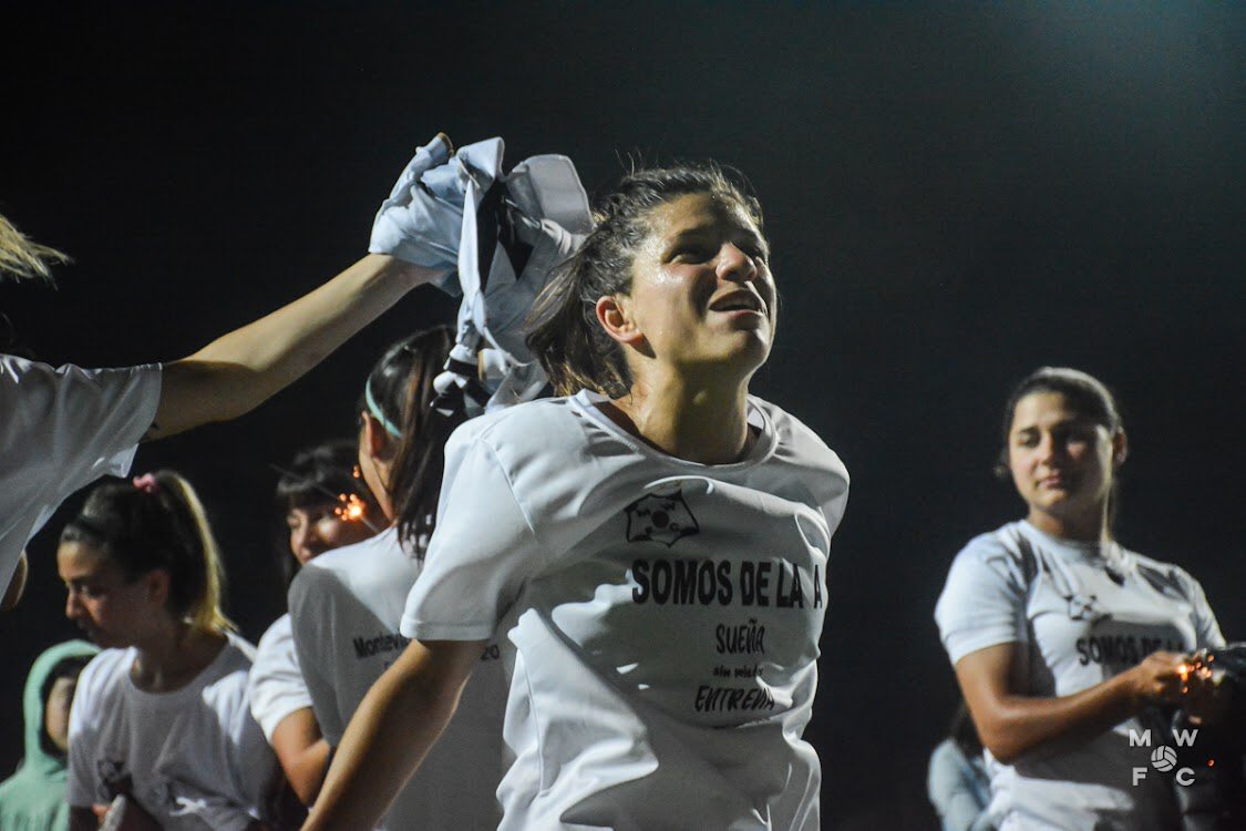 mcabane31's tweet photo. Jamás imaginé a principio de año que @mwfc_femenino pudiera producirme esta alegría. Luego de ver de la manera en que representan al club, y el sacrificio que implica para ellas jugar a nivel amateur, puedo decir que me generan ORGULLO 🤍🖤

¡Salú Campeonas! Ustedes son Wanderers https://t.co/OeAEFOtbbw