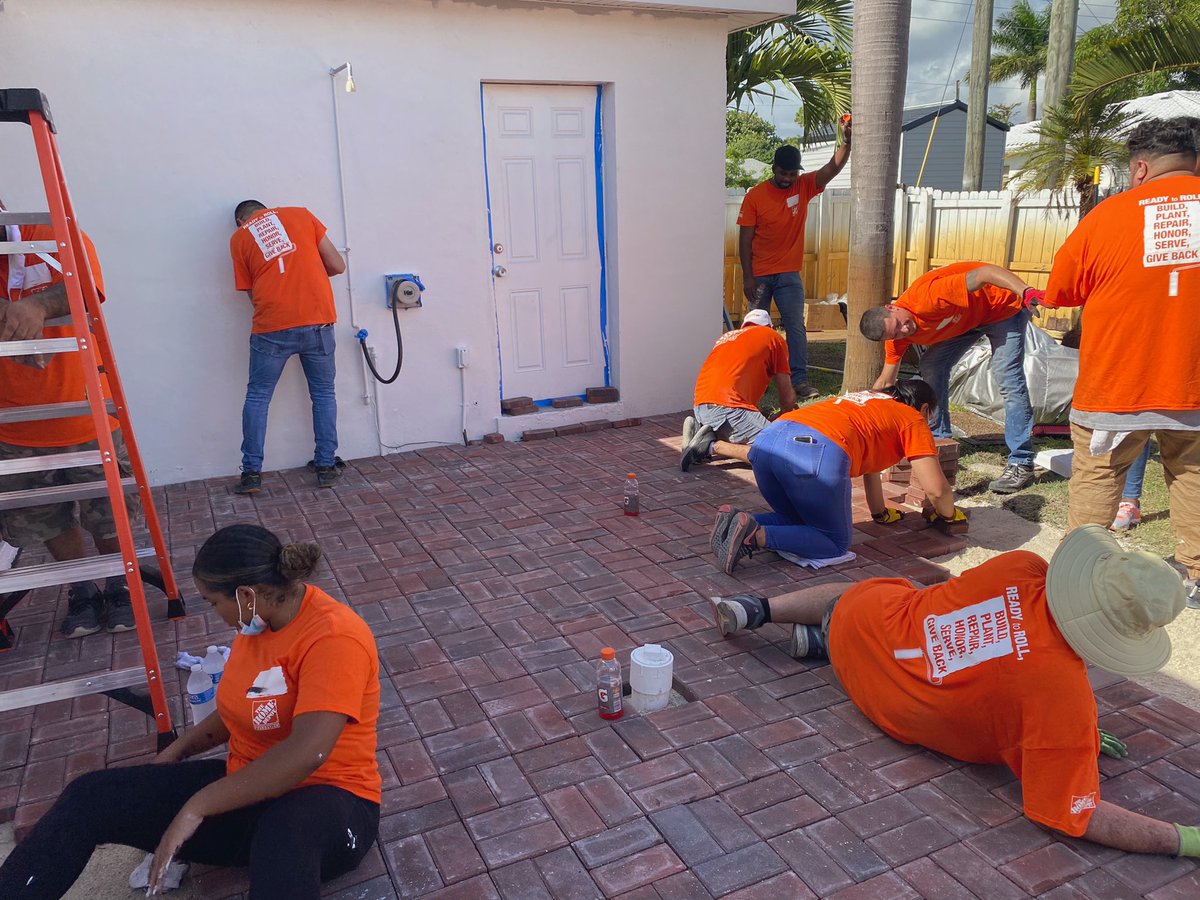 Mirian Cruz ๐ข (@mirian_thd) on Twitter photo Happy to be part of a company that gives back! #Teamdepot volunteers helping out. <a href="/District266/">District 266</a> Happy to be part of a company that gives back! #Teamdepot volunteers helping out. <a href="/District266/">District 266</a>