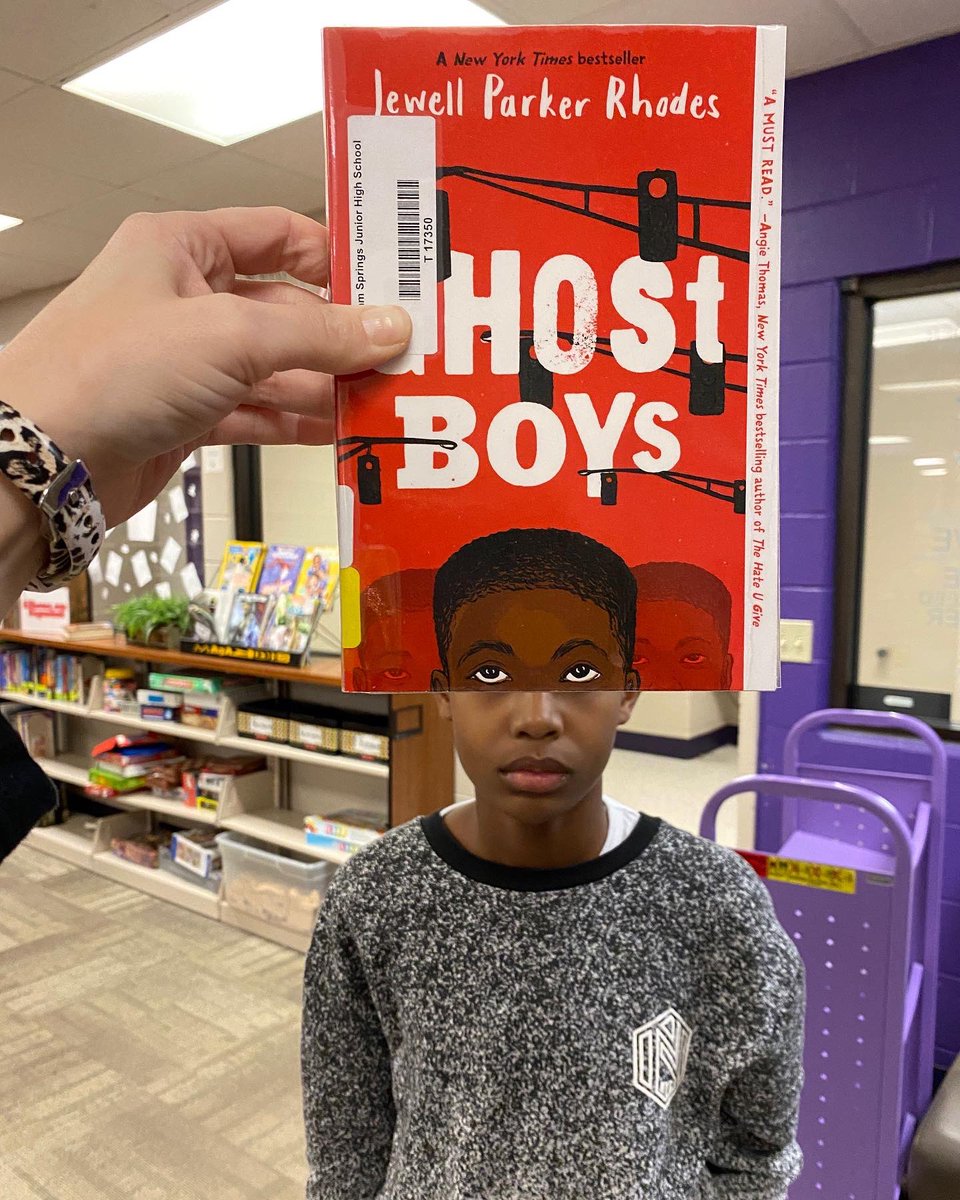 Happy #bookfacefriday📚😃Thanks to @loviehowell21 for the Coyote Sunrise inspiration!