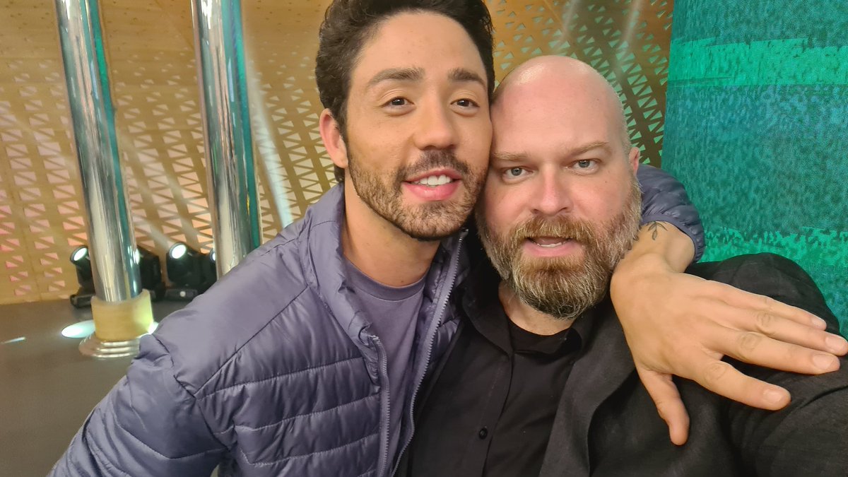 chicobarney's tweet photo. Ficou ótima minha foto com o campeão do povo @RicoMelquiades. #AFazenda https://t.co/JE6u1xk4kE