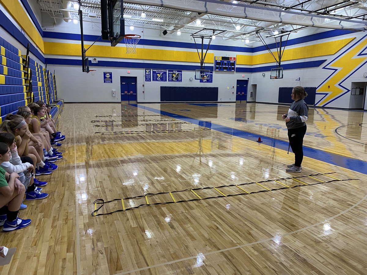 Philogirlsbball's tweet image. Coach Wright part deux stopped by the gym and shared some words of wisdom with the team yesterday. @mwright_10 #THEELECTRICWAY