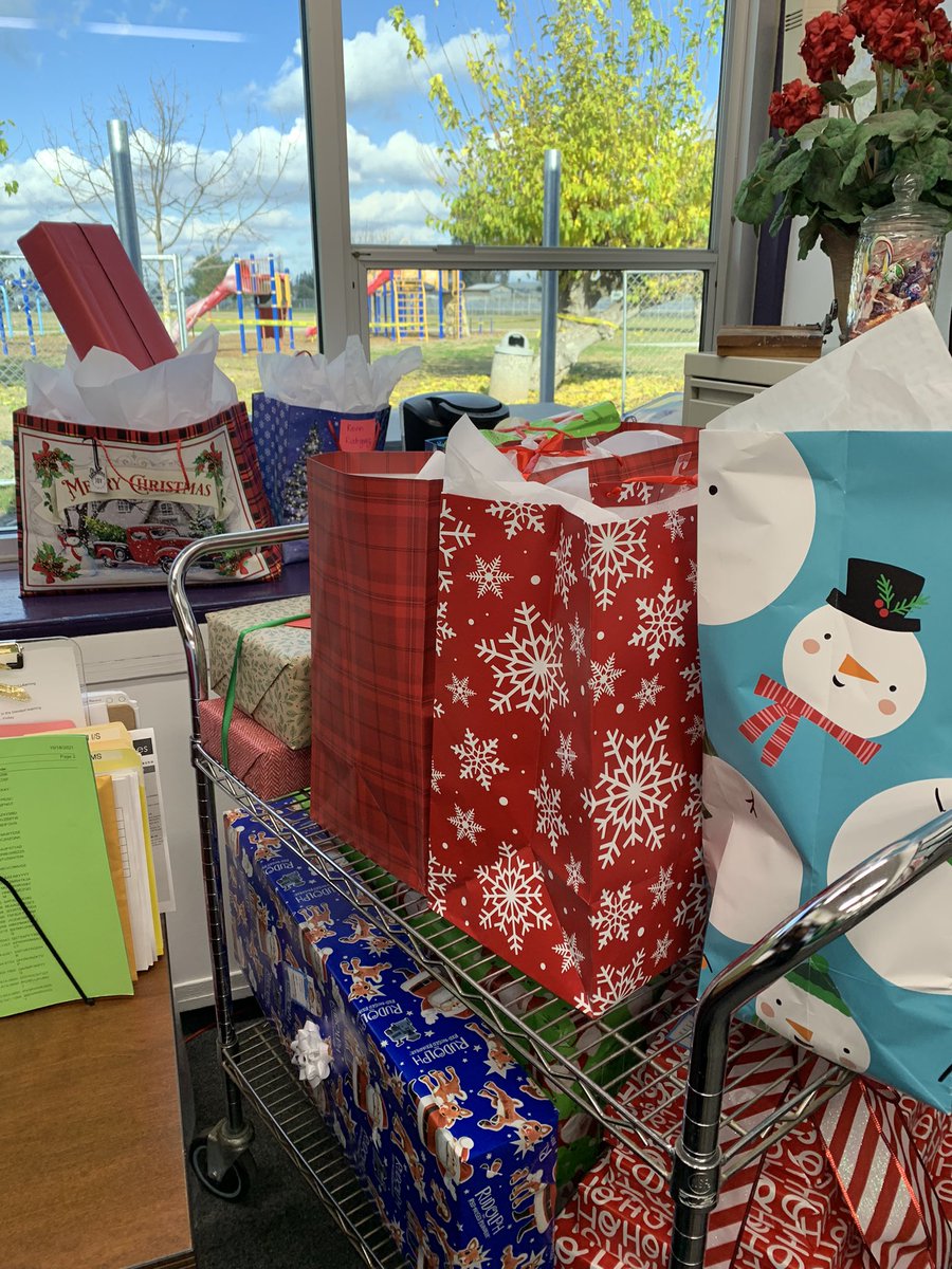 Sinclair, our community partner, sponsored our student’s trip to Walmart again this year! And 15 students from our angel tree.