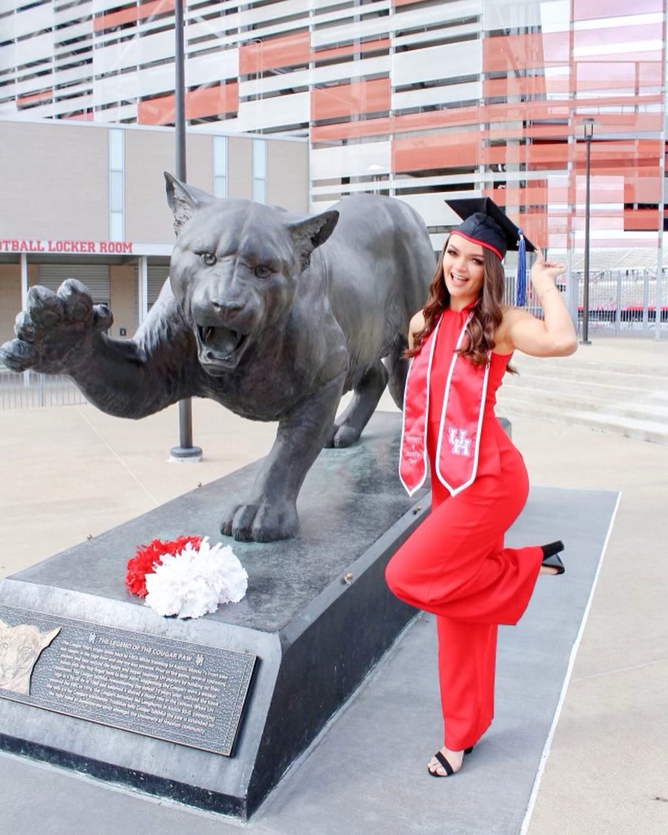 LiveTheIcon's tweet photo. A big congrats to our ✨ICONIC Grads✨ Courtnee &amp; Andy ! 🎓

We are so proud to have you as part of our ICONIC staff &amp; we wish you both luck in your next steps!🤍 https://t.co/iAX2ftvduX