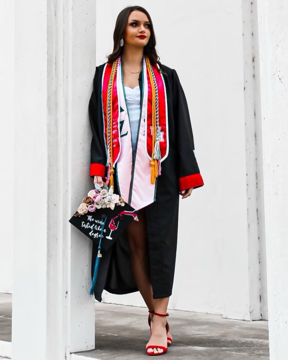 LiveTheIcon's tweet photo. A big congrats to our ✨ICONIC Grads✨ Courtnee &amp; Andy ! 🎓

We are so proud to have you as part of our ICONIC staff &amp; we wish you both luck in your next steps!🤍 https://t.co/iAX2ftvduX