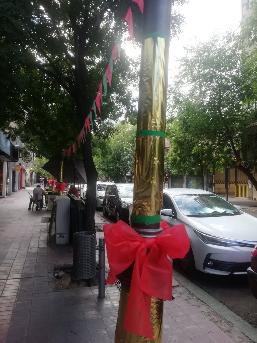 JuanRetali's tweet image. Nos cansamos de la ciudad sin espíritu navideño.. Sin ayuda de nadie, más de 70 comercios decidimos decorar nuestras calles por las fiestas.. Son 4 cuadras, papel celofán, moños, banderines y muchas ganas.. Ojalá la gente venga y lo disfrute.. Rivadavia y 9 de julio. Ayuda un RT