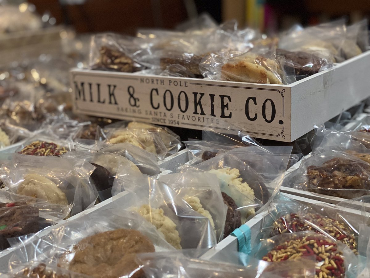 KhadijaGAdams's tweet photo. So grateful this amazing work @DeezCookiesCbus has been able to pull off with a bunch of help from our friends ๐๐พ๐๐พ๐๐พ #BlackOwnedBusiness #womanownedbusiness #subscriptionbox #curatedbox #uniquegifts https://t.co/9bA2AQwHKy