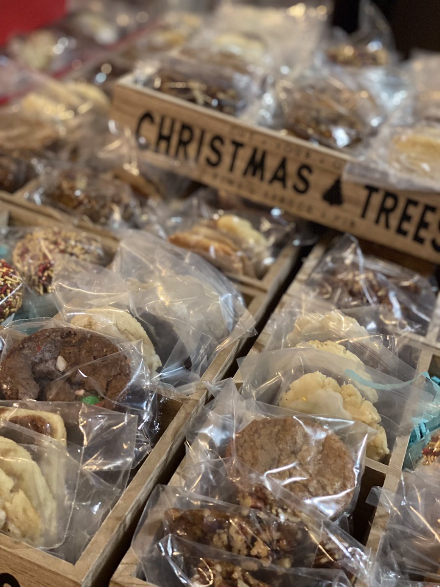 KhadijaGAdams's tweet photo. So grateful this amazing work @DeezCookiesCbus has been able to pull off with a bunch of help from our friends ๐๐พ๐๐พ๐๐พ #BlackOwnedBusiness #womanownedbusiness #subscriptionbox #curatedbox #uniquegifts https://t.co/9bA2AQwHKy