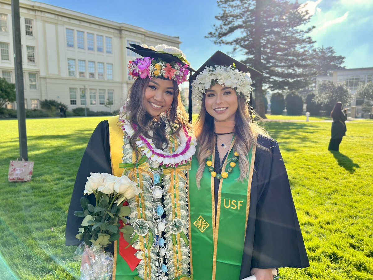 usfca's tweet photo. Commencement on the Hilltop today! 🎓🎉 

Congratulations to the 950 graduates of USF’s December Class of 2021. Go forth and change the world! 

#USFCA https://t.co/BBKRIWdoNw