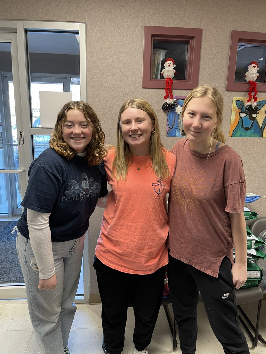 CHS FCCLA delivered all the goodies to the animal shelter from their “deck the paws” drive this holiday season. Donations were overflowing!  #sjsdproud #chsproud #lifeinthefacslane