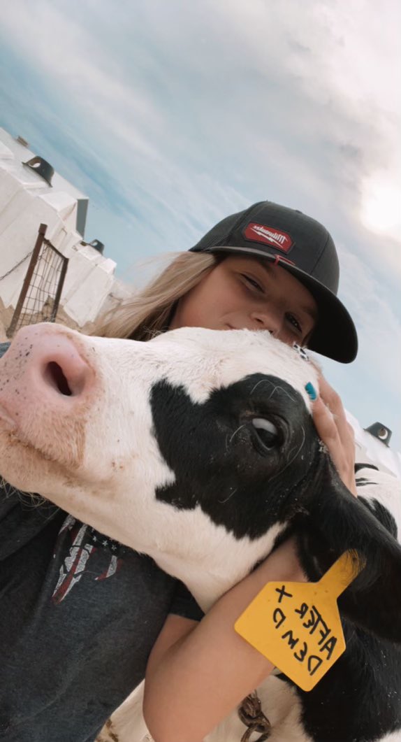 kanelandffa's tweet photo. First official “Fun Fact Friday”. Cows have 4 compartments in their stomached! 
Fact &amp; Photo: Dayna Sivert (Treasurer) https://t.co/Yj1JNCbkQ0