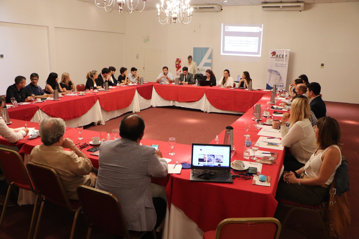 acepnacional's tweet photo. AHORA | Conversatorio con @FernandaVeggett  reunidos en Campana para analizar la región AMBA camino al 2023 c/ @OscarEnsinck @CarlabPitiot @ayerasquetti @HectorGriffini https://t.co/zhETtV4RuN