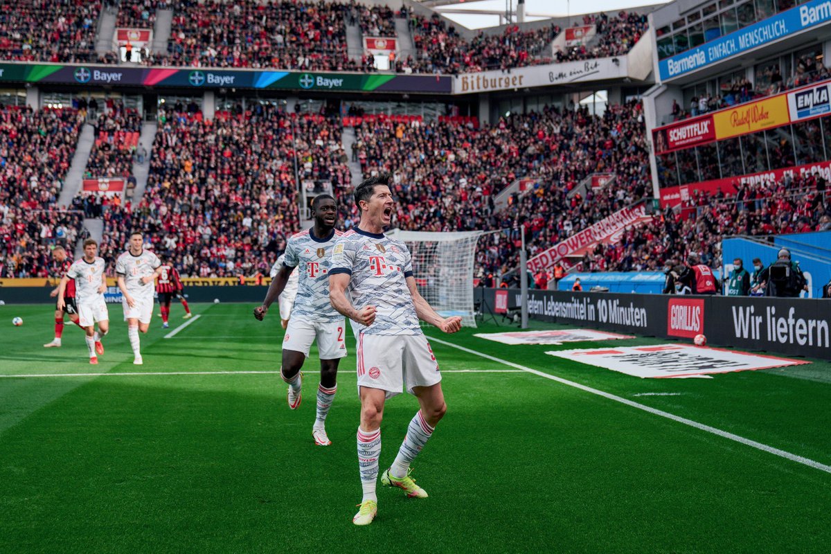FCBayern_French's tweet photo. Pour la troisième fois consécutive, Robert Lewandowski termine l'année avec le plus de buts inscrits en Europe 

 • 2019 - 4️⃣8️⃣ buts
 • 2020 - 4️⃣5️⃣ buts
 • 2021 - 6️⃣9️⃣ buts

👑🇵🇱 https://t.co/NMbDm8oLpg