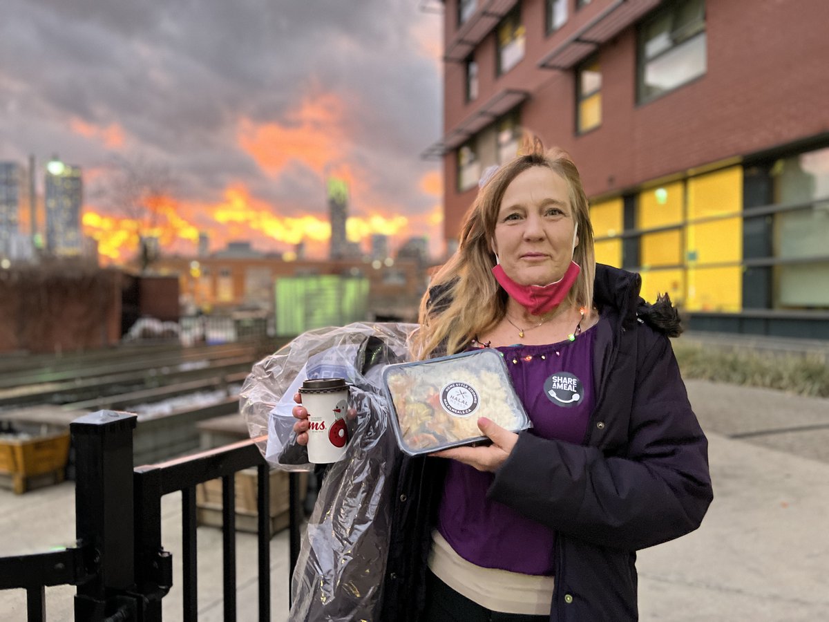 shareamealnow's tweet photo. Day 4 of #12DaysofSharing! Our #HolidayMealsGiveaway for yesterday was at Regent Park as we shared meals with @FredVictorTO https://t.co/17rIFQtSup