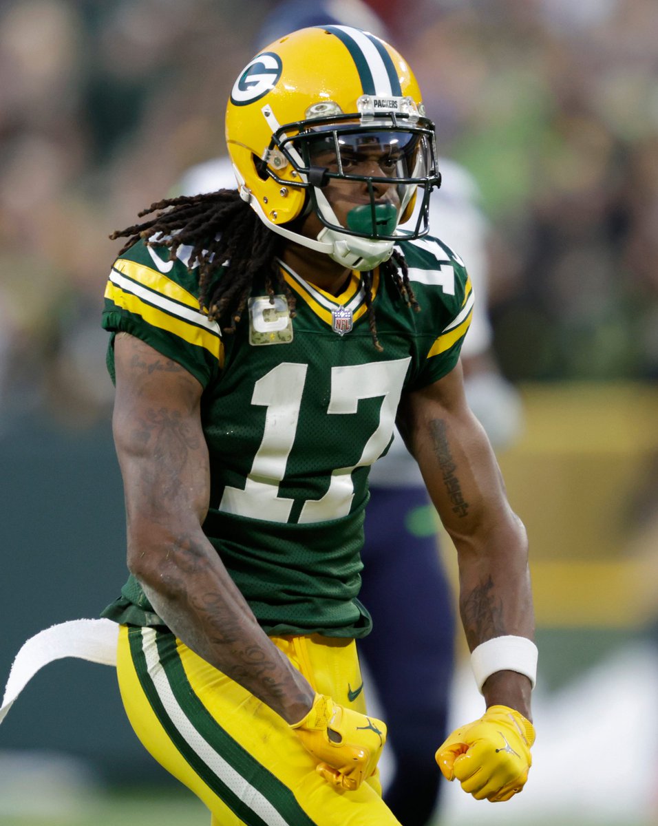 PFF's tweet photo. Davante Adams: The only WR with a 90+ receiving grade vs man coverage AND zone coverage 😳

You. Can’t. Guard. Him. https://t.co/Sc0I1NfuNe