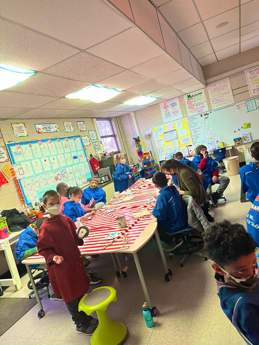 mskayto1's tweet photo. Pittsfield Penguins’ creativity at its finest. Have a safe, peaceful break everyone! ❄️🥰 🐧 @A2PittsfieldSch @A2schools https://t.co/XvsOGQexAq