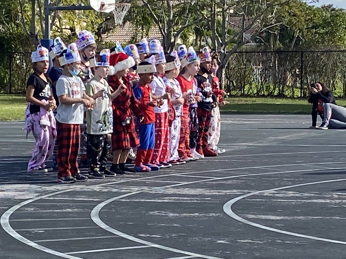 PolicastroPeter's tweet photo. Great Winter Express day at @TradewindsBCPS with Frosty and fifteen class performances! https://t.co/uIa0sPXhKu