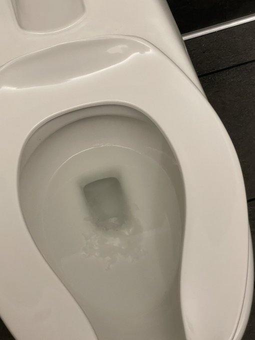 Special thx to the tops who flooded my guts with cum hours before flying home... if you want to see how