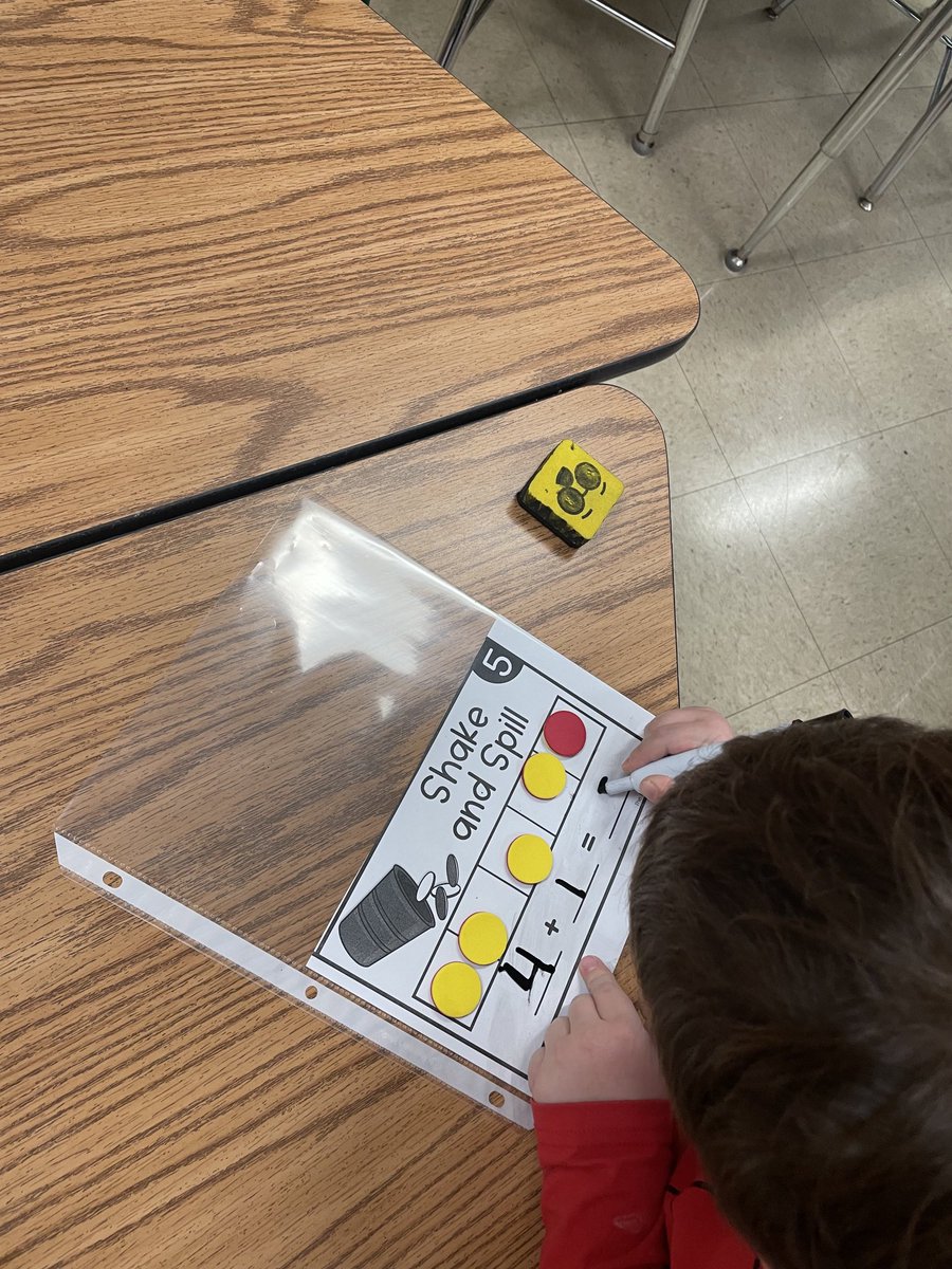Kindergarteners use shake and spill to make addition problems to 5. ⁦<a href="/fcpsOhEithir/">Lorcán ÓhEithir</a>⁩ ⁦<a href="/CAHicks_AP/">Courtney Hicks</a>⁩  #workhardKindheart , #WhESHeroes ,#BelieveAchieveSucceed