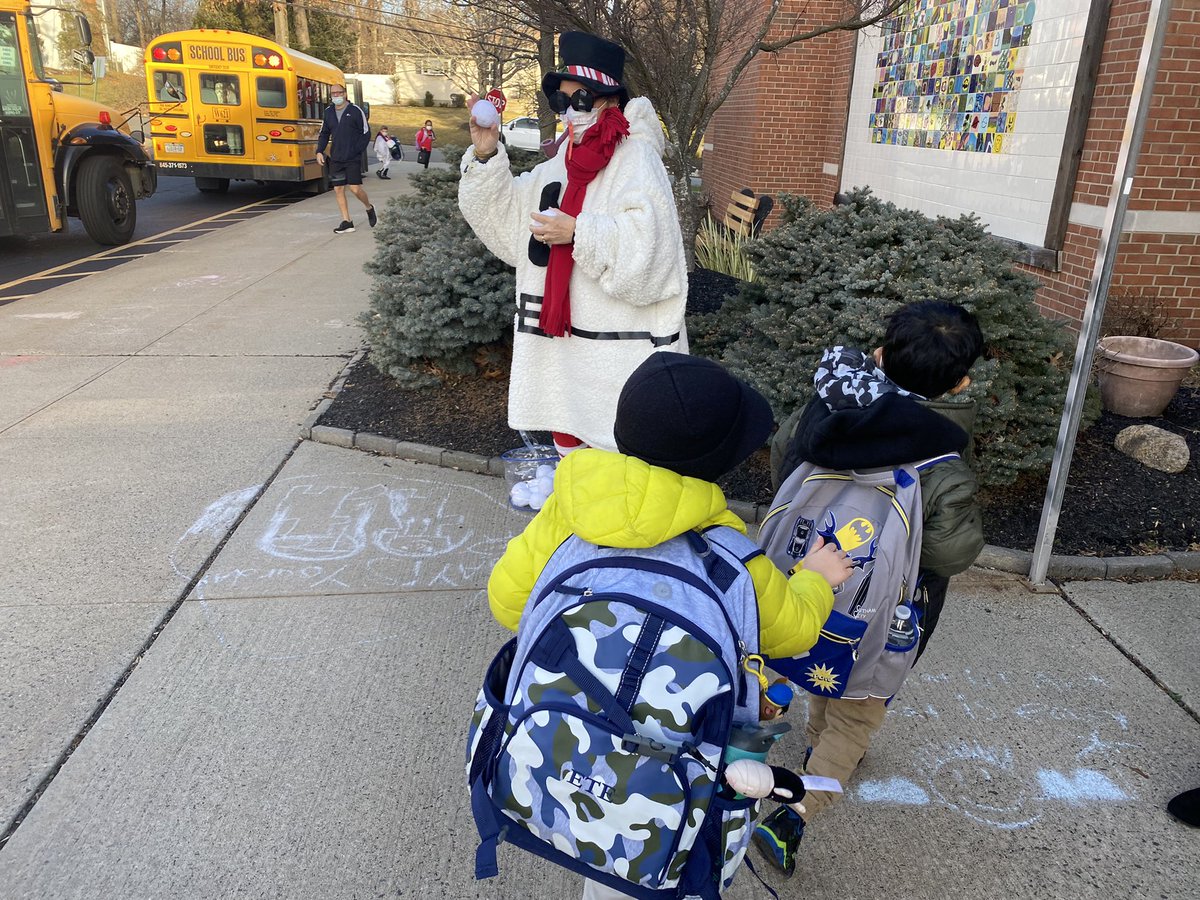 CherryLaneES's tweet photo. Today was Snowman Day @CherryLaneES! Mrs. Fox greeted the students as they came off the bus. Smiles were endless! ⛄️ https://t.co/55TsEzKUvR