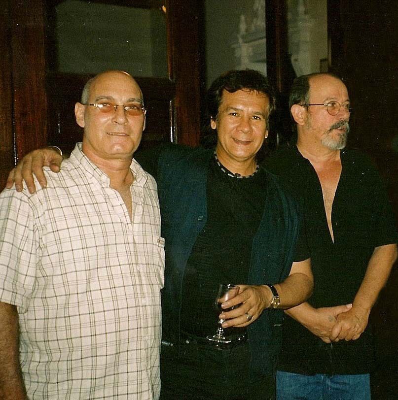 VictorHerediaOK's tweet photo. Acaba de fallecer un hermano del alma, nuestro amado Vicente Feliú. Siento una profunda tristeza. Buen viaje, hermanito!! https://t.co/r88uo34MgE