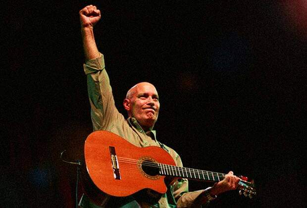 agnes_becerra's tweet photo. Ha muerto Vicente Feliú. Seguiré creyendo en tu canción. Ovación para tí. #Cuba #CubaEsCultura https://t.co/t9PU5v4VGG